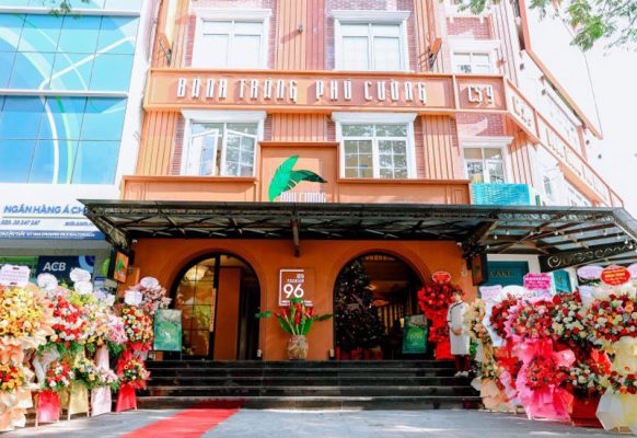 Không gian bên ngoài cơ sở 96 Nguyễn Khánh Toàn.